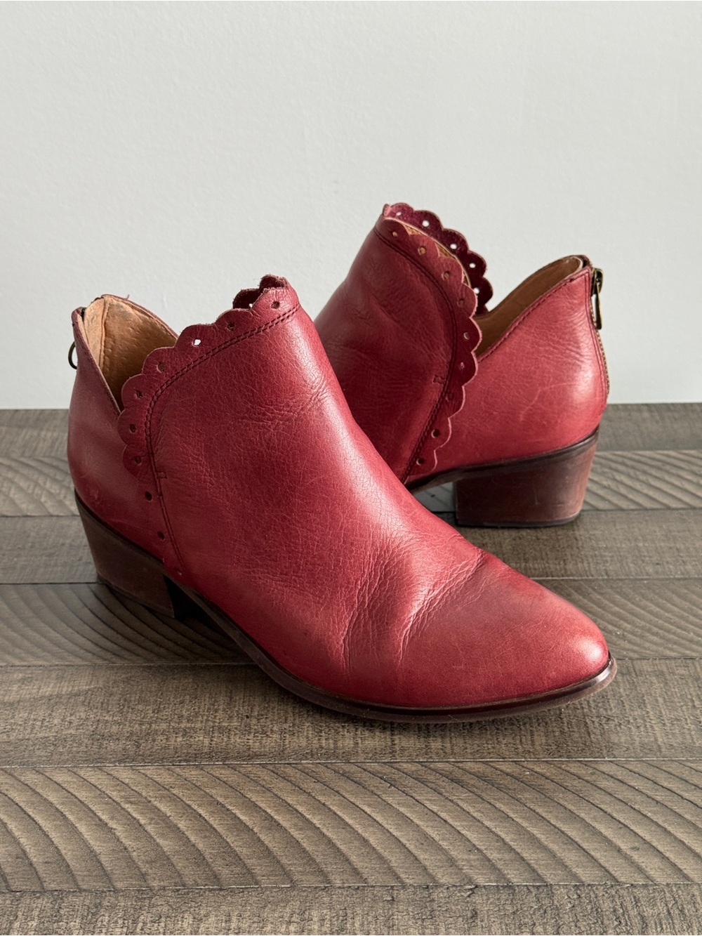 Latigo Scout Scalloped Edge Ankle Bootie w/Zipper Red Size 8.5M